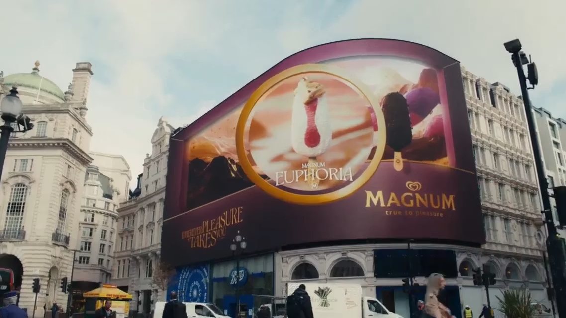 Magnum anamorphic DOOH